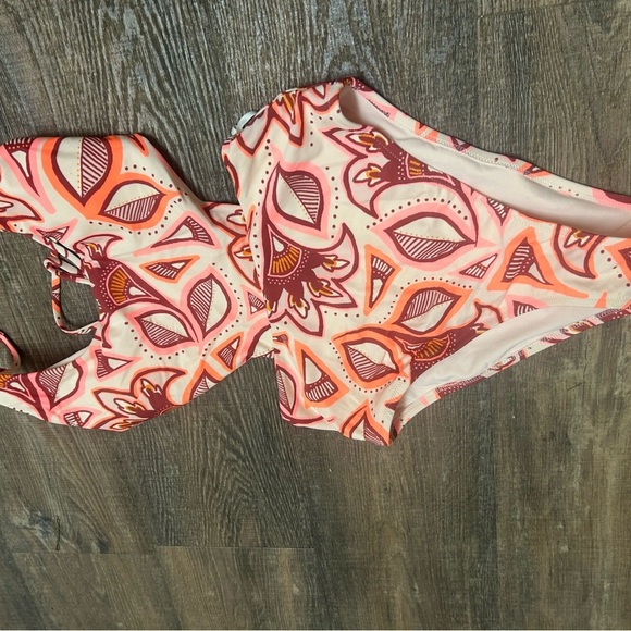 Aerie M NWOT (plastic liner still on-never even tried on) beautiful 1 piece - Picture 9 of 14